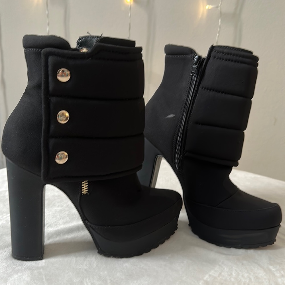 Thalia Sofi Black ankle boots size 5.5 US